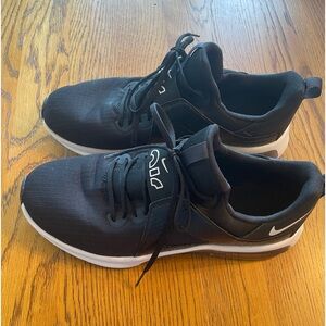 WOMEN'S NIKE AIR BELLA TR 5 size 10 Womens